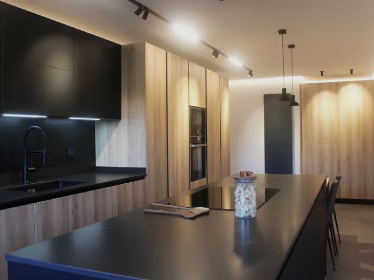 Cucina Moderna D23 Rovere dogato e Nero di Doimo Cucine